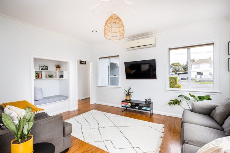 Photo of property in 319 Carrington Street, Vogeltown, New Plymouth, 4310