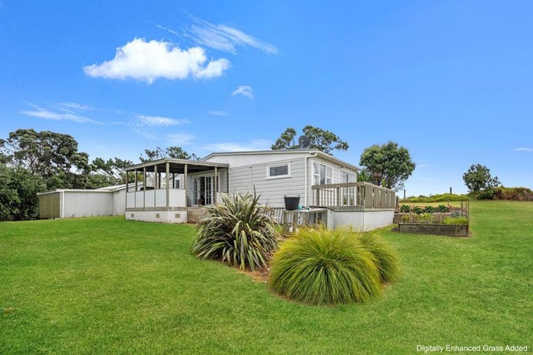 Photo of property in 125 Rehutai Road, Baylys Beach, Dargaville, 0377