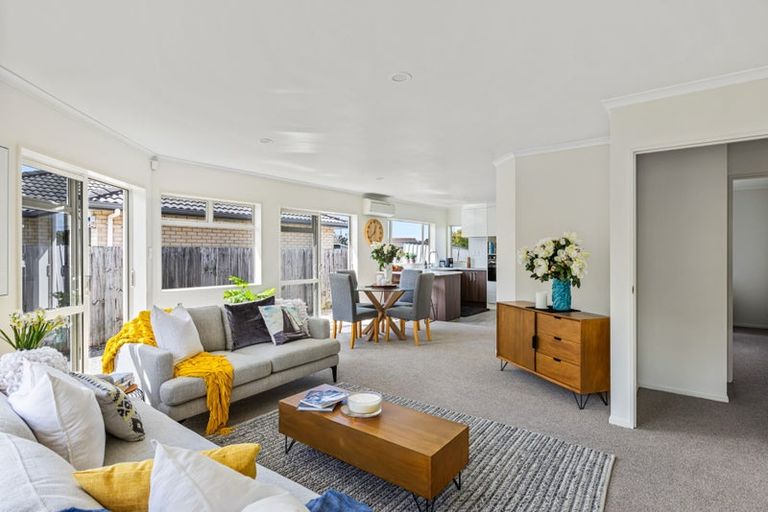 Photo of property in 3 Chesterfield Way, Orewa, 0931