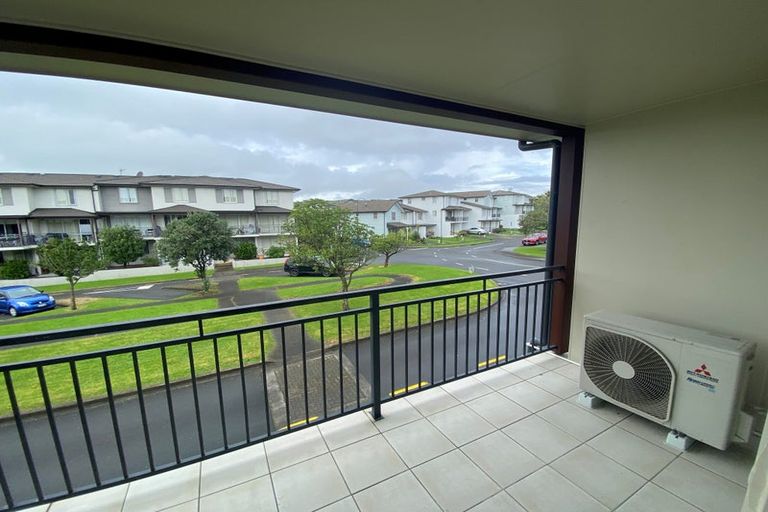 Photo of property in 5/32 Opito Way, East Tamaki, Auckland, 2013