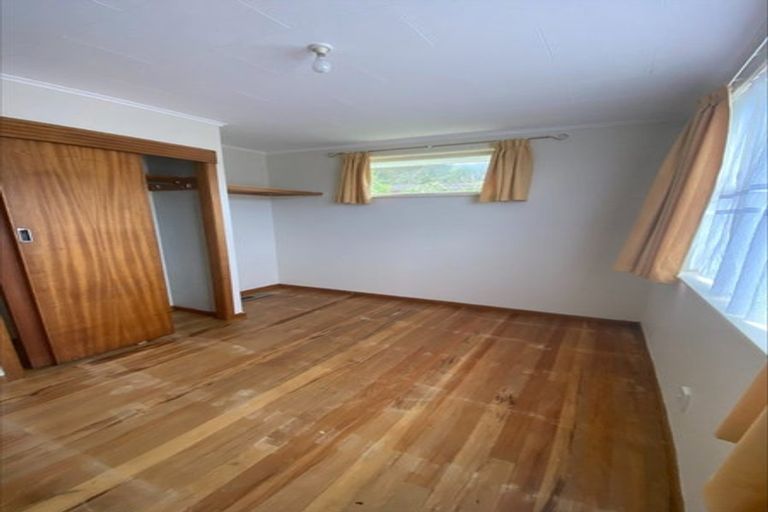 Photo of property in 4 Bella Grove, Naenae, Lower Hutt, 5011