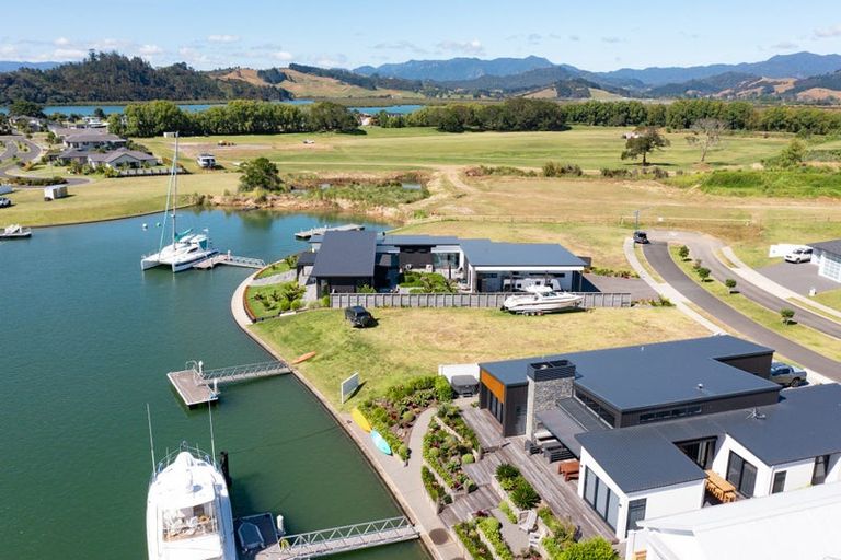 Photo of property in 43 Awatea Drive, Whitianga, 3510