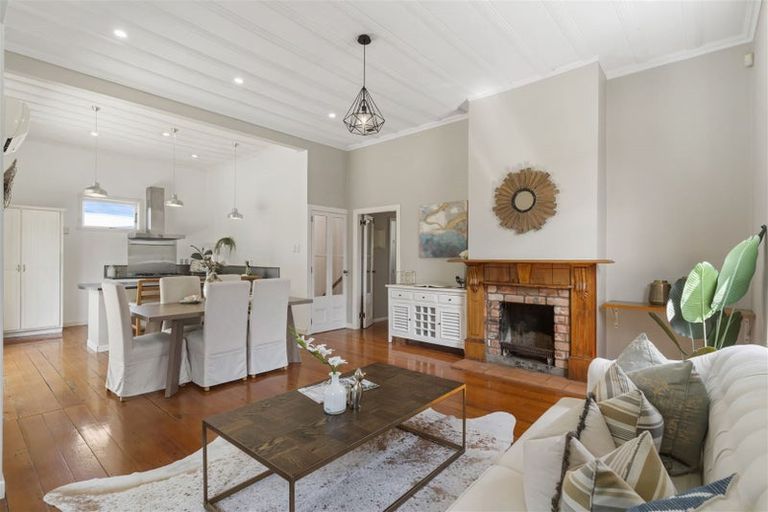 Photo of property in 30 Rutland Road, Stanley Point, Auckland, 0624