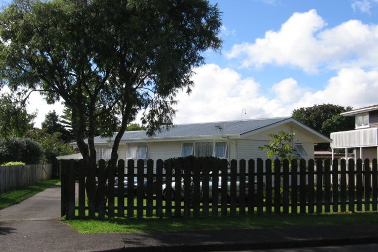 Photo of property in 3 Bridgens Avenue, Te Atatu Peninsula, Auckland, 0610