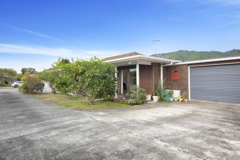 Photo of property in 40 Kapanui Road, Waikanae, 5036