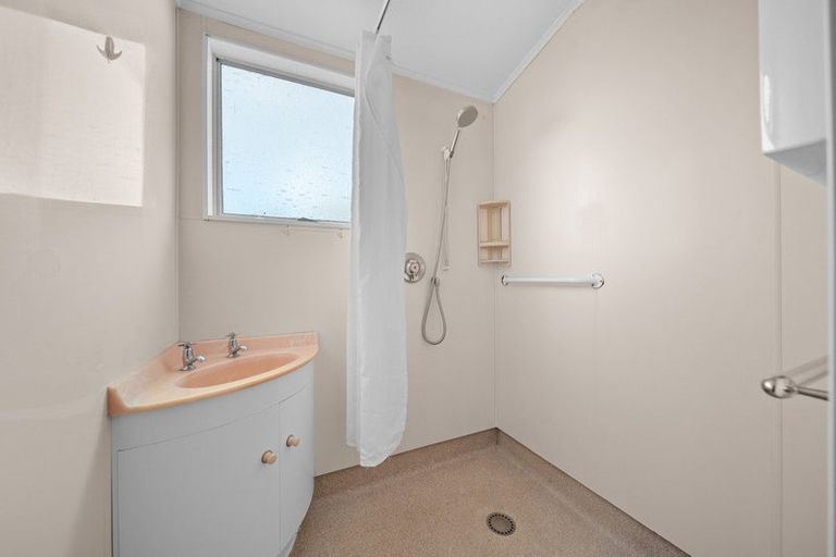 Photo of property in 2 Keir Crescent, Lansdowne, Masterton, 5810