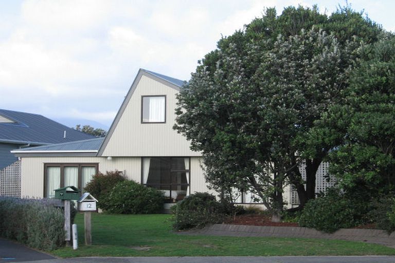 Photo of property in 12 Pio Pio Place, Waikanae Beach, Waikanae, 5036