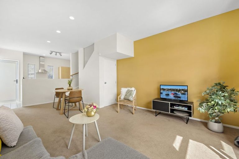 Photo of property in 31 Albionvale Road, Glen Eden, Auckland, 0602