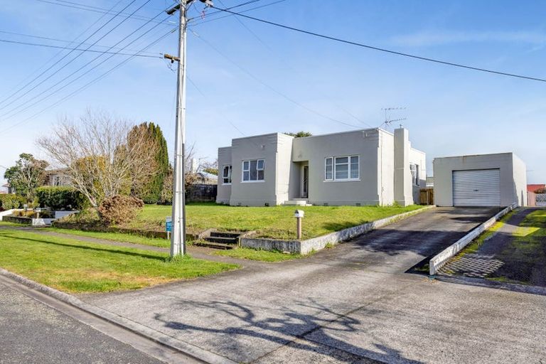 Photo of property in 11 Caplen Street, Hawera, 4610