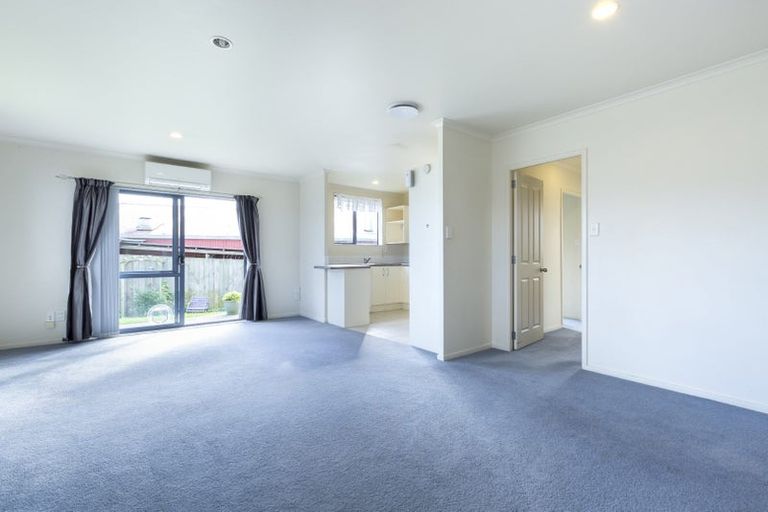 Photo of property in 12 Magnolia Drive, Waiuku, 2123