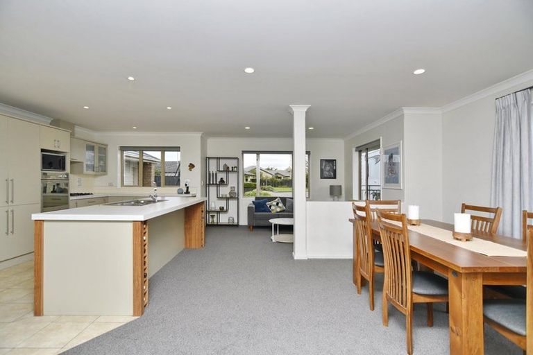 Photo of property in 11 Springside Place, Redwood, Christchurch, 8051