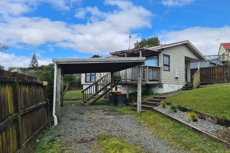 Photo of property in 28 Beauchamp Drive, Massey, Auckland, 0614