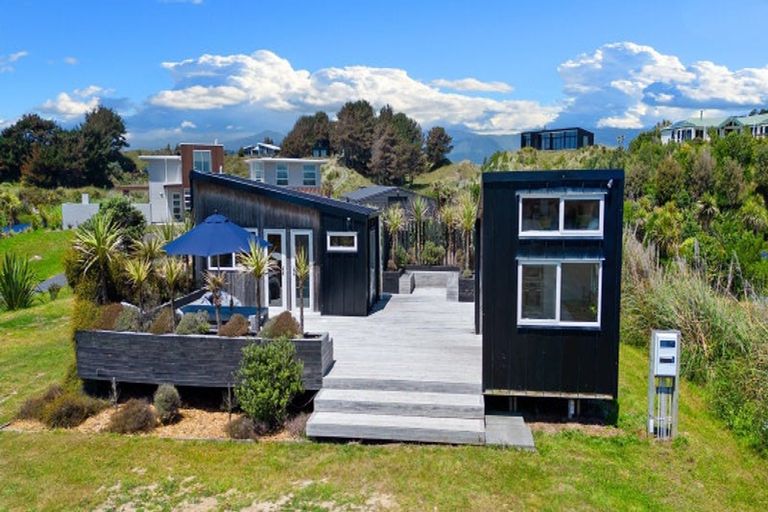 Photo of property in 47 Reay Mackay Grove, Waikawa Beach, Levin, 5573