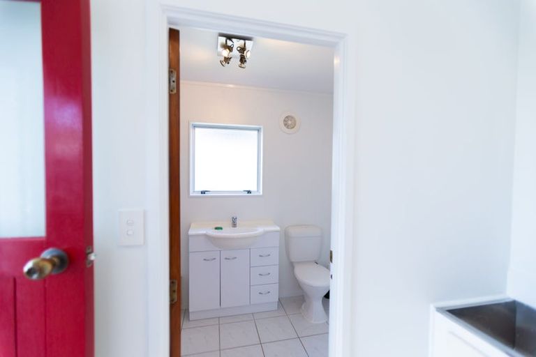 Photo of property in 1396 Whangaparaoa Road, Army Bay, Whangaparaoa, 0930