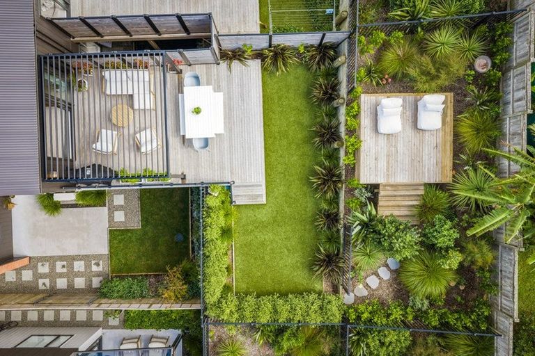 Photo of property in 30a Kukuwai Avenue, Red Beach, 0932