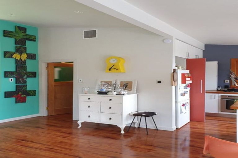 Photo of property in 674 South Titirangi Road, Titirangi, Auckland, 0604