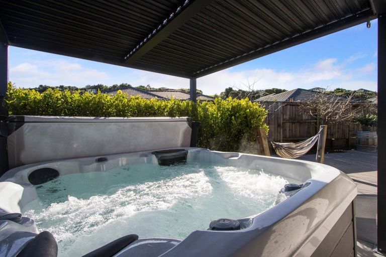 Photo of property in 6 Shoreview Close, Omokoroa, 3114