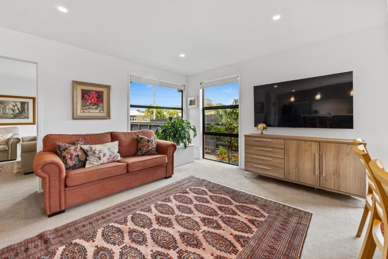 Photo of property in 32 Whiteley Street, Moturoa, New Plymouth, 4310