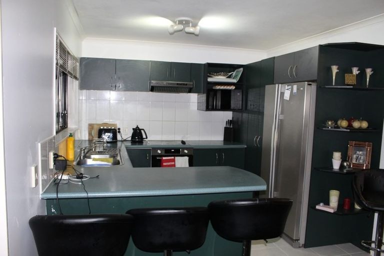 Photo of property in 38 Glenveagh Park Drive, Weymouth, Auckland, 2103