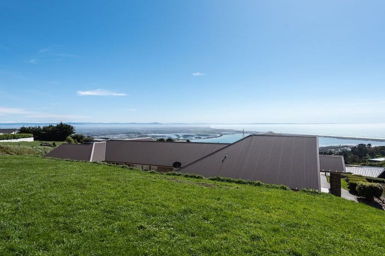 Photo of property in 4 Bluewater View, Mount Pleasant, Christchurch, 8081