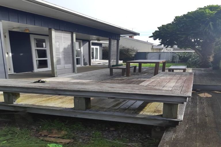 Photo of property in 2 Rainsford Street, Moturoa, New Plymouth, 4310