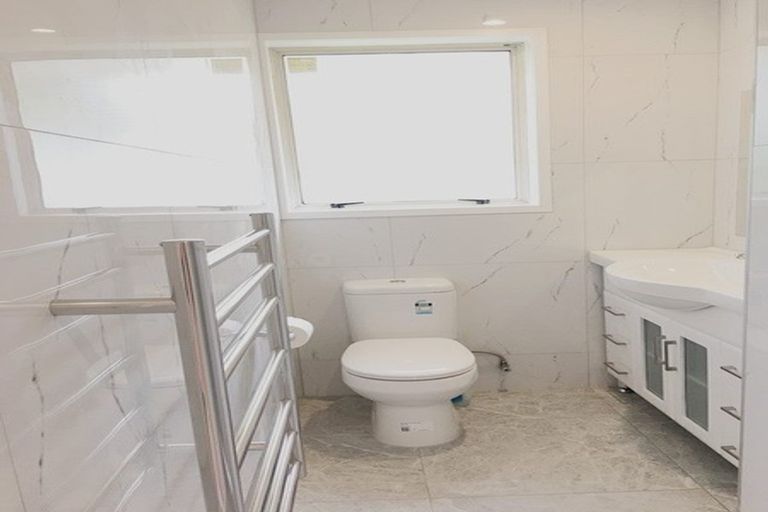 Photo of property in 26 Waimana Avenue, Northcote Point, Auckland, 0627