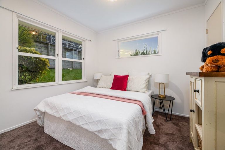 Photo of property in 2/7 Dakota Avenue, Beach Haven, Auckland, 0626