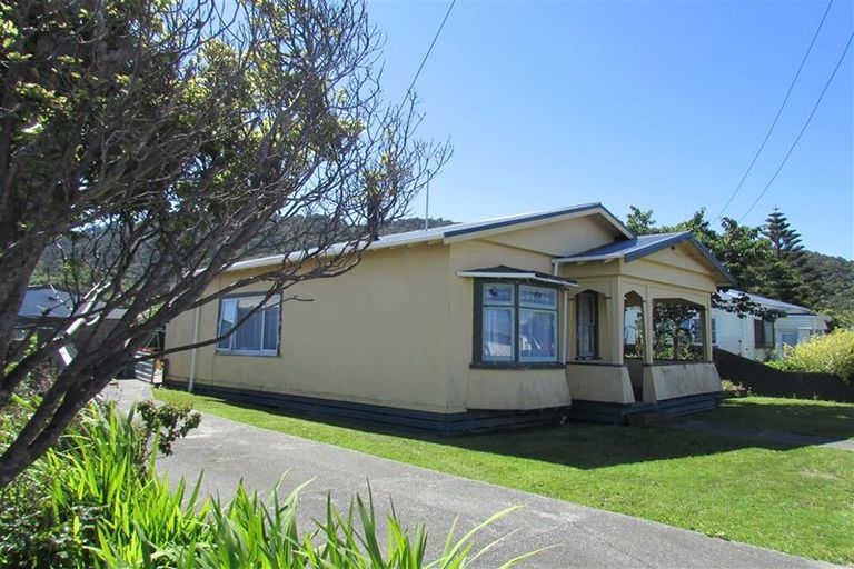 Photo of property in 35 Fox Street, Cobden, Greymouth, 7802