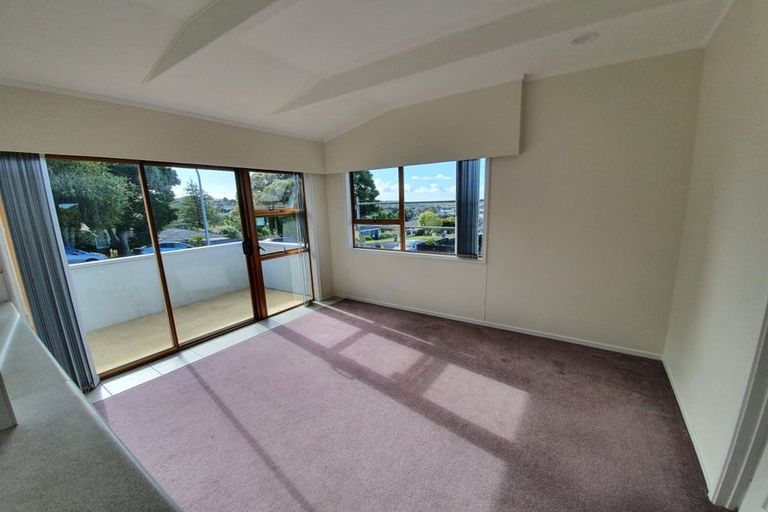 Photo of property in 43 Girrahween Drive, Totara Vale, Auckland, 0629