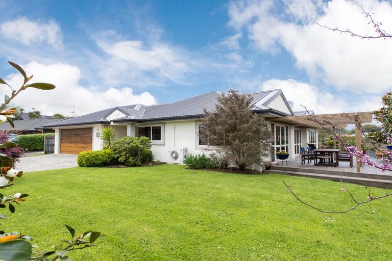 Photo of property in 6 Kea Place, Fitzherbert, Palmerston North, 4410