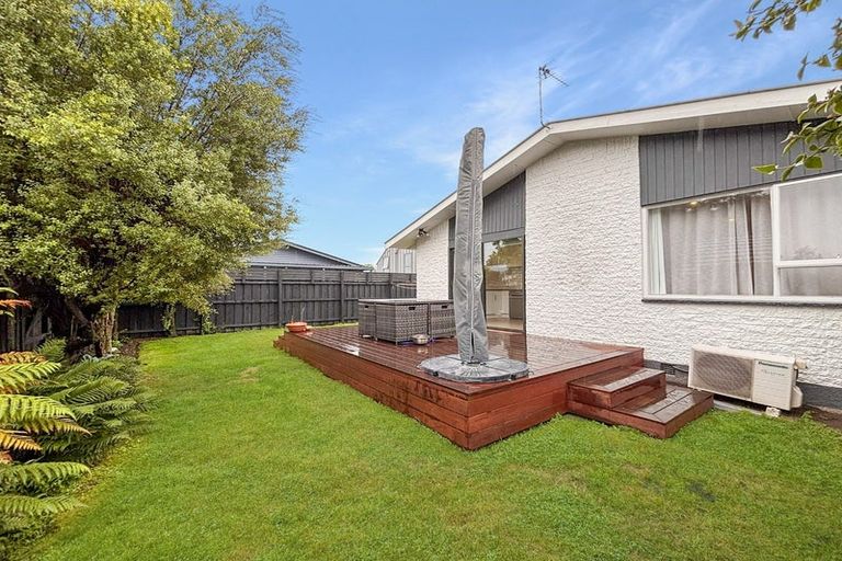 Photo of property in 4/27 Oxley Avenue, St Albans, Christchurch, 8014