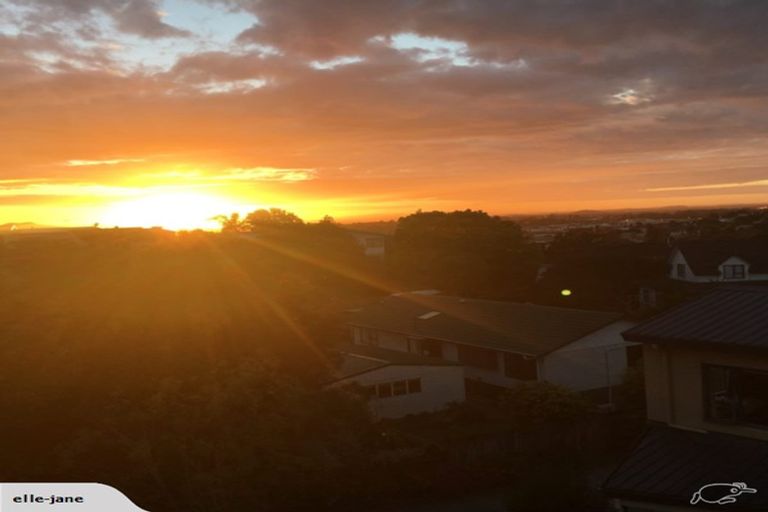 Photo of property in 1/57 Target Road, Totara Vale, Auckland, 0629