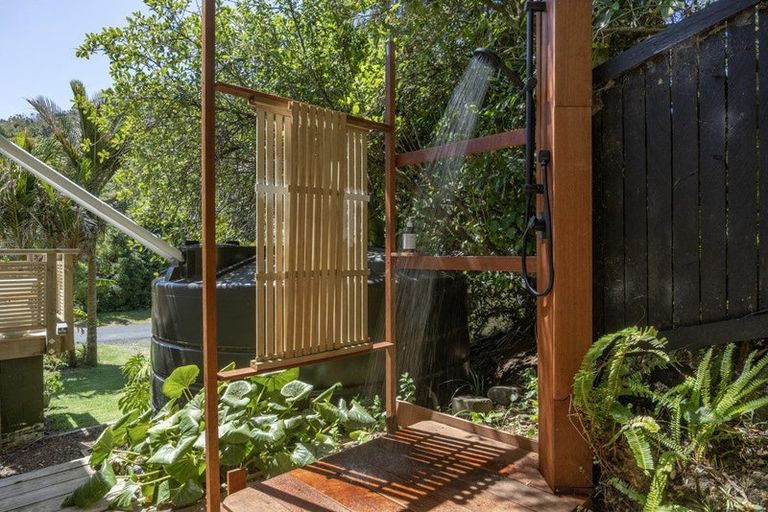 Photo of property in 37 Glenesk Road, Piha, New Lynn, 0772