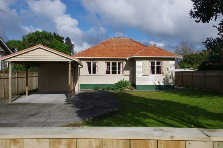 Photo of property in 86 Avondale Road, Avondale, Christchurch, 8061