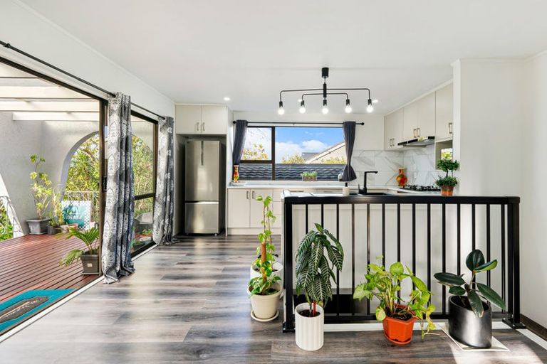 Photo of property in 8 Riverview Road, New Lynn, Auckland, 0600