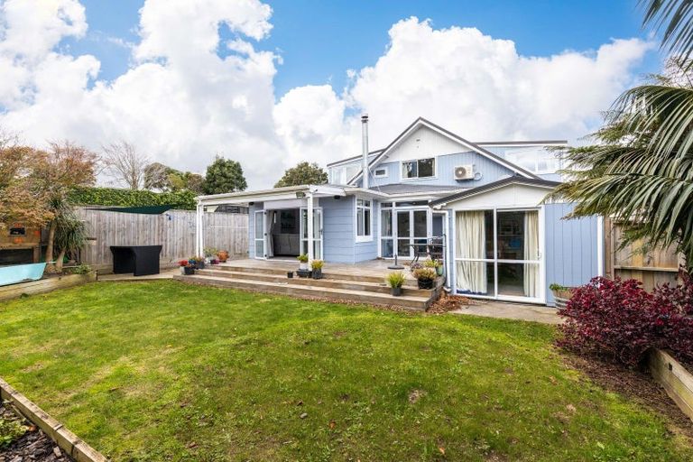 Photo of property in 8 York Crescent, Westown, New Plymouth, 4310