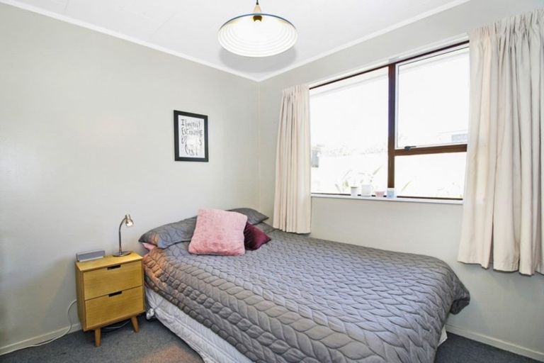 Photo of property in 28 Moulton Street, Moturoa, New Plymouth, 4310