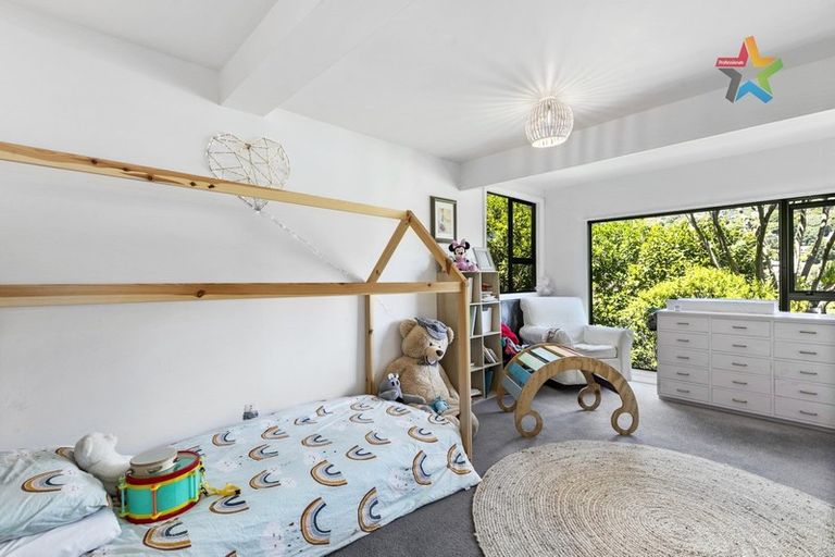 Photo of property in 23 Ferry Road, Days Bay, Lower Hutt, 5013