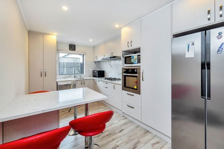 Photo of property in 2 Silverstone Place, Henderson, Auckland, 0612