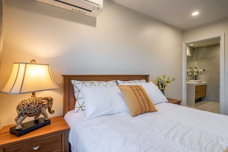 Photo of property in 13a Parr Terrace, Castor Bay, Auckland, 0620