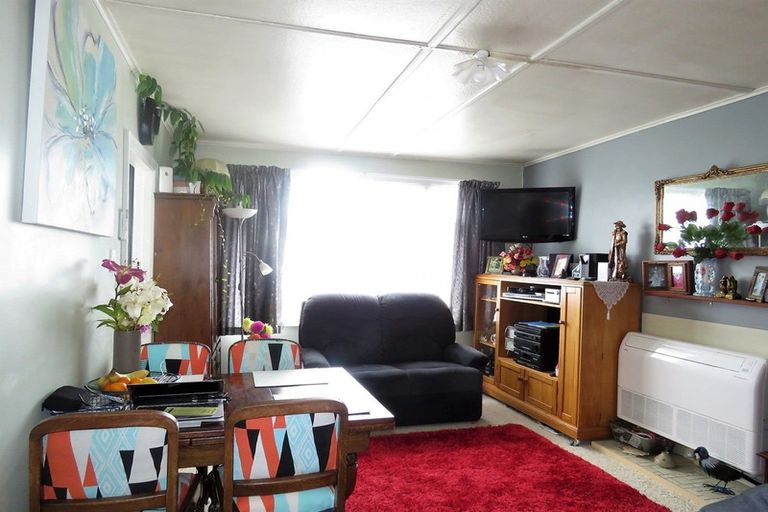 Photo of property in 23 Palmerston Street, Westport, 7825