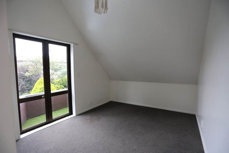 Photo of property in 2/4 Montana Avenue, Ilam, Christchurch, 8041