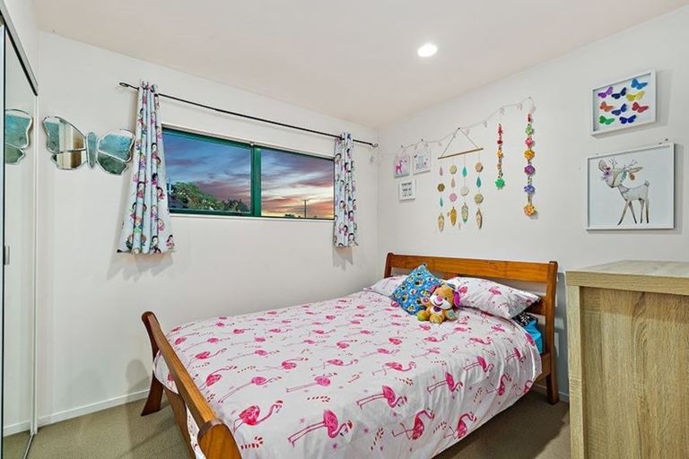 Photo of property in 151 Colwill Road, Massey, Auckland, 0614