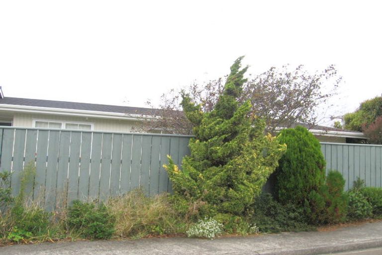 Photo of property in 10 Mckeefry Grove, Tawa, Wellington, 5028