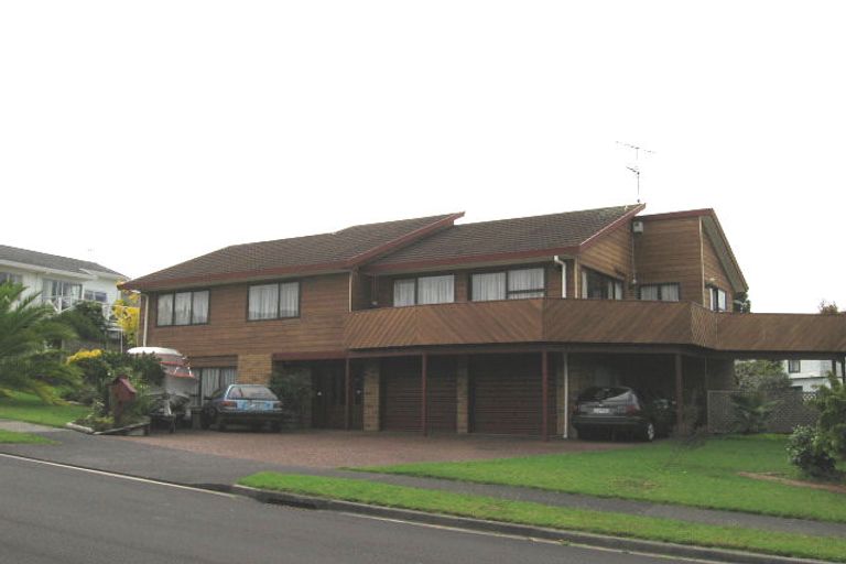 Photo of property in 3 Cherub Place, West Harbour, Auckland, 0618