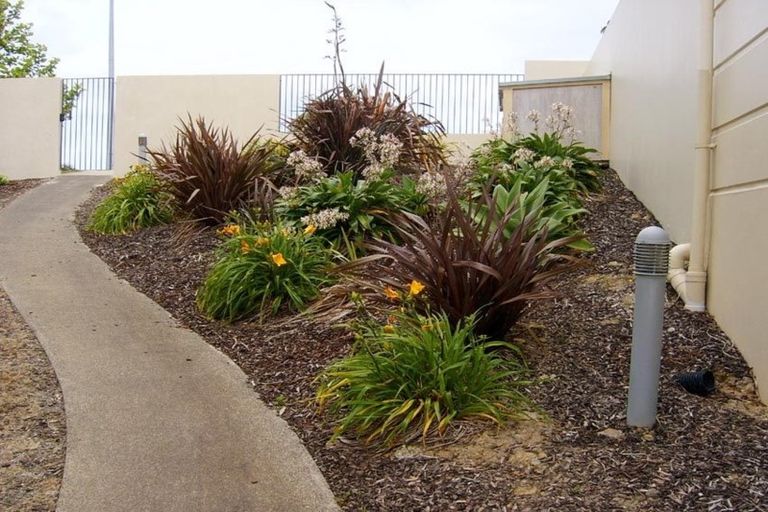 Photo of property in 7e/60 Masons Road, Oteha, Auckland, 0632