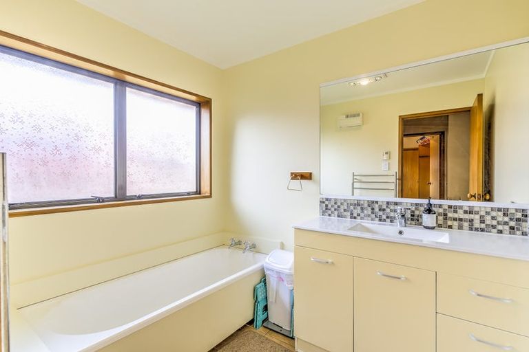 Photo of property in 14 Cooper Place, Chedworth, Hamilton, 3210