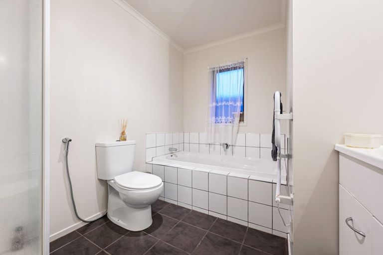 Photo of property in 12 Chadwick Place, Rototuna North, Hamilton, 3210