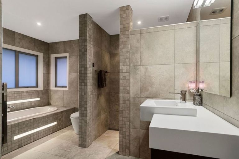 Photo of property in 30 Wicklam Lane, Greenhithe, Auckland, 0632