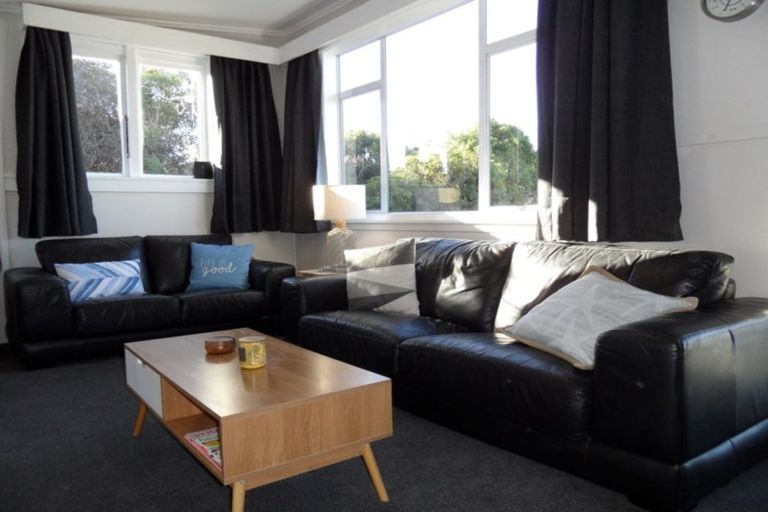 Photo of property in 10 Miro Street, Kaka Point, 9271